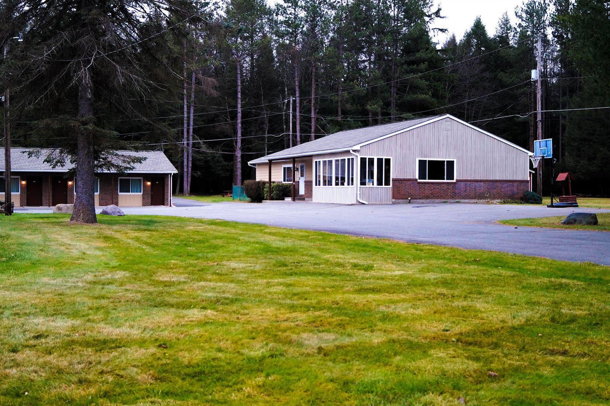 Sullivan Trail Inn & Suites Pocono Lake Exterior foto